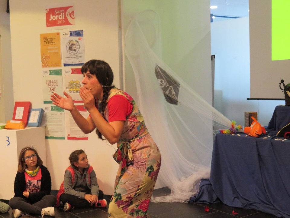 La Minúscula-Contes de biblioteques i bibliotecàries