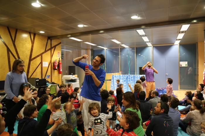 La Minúscula-Patatxaaaf! Biblionadons o sessió de contes