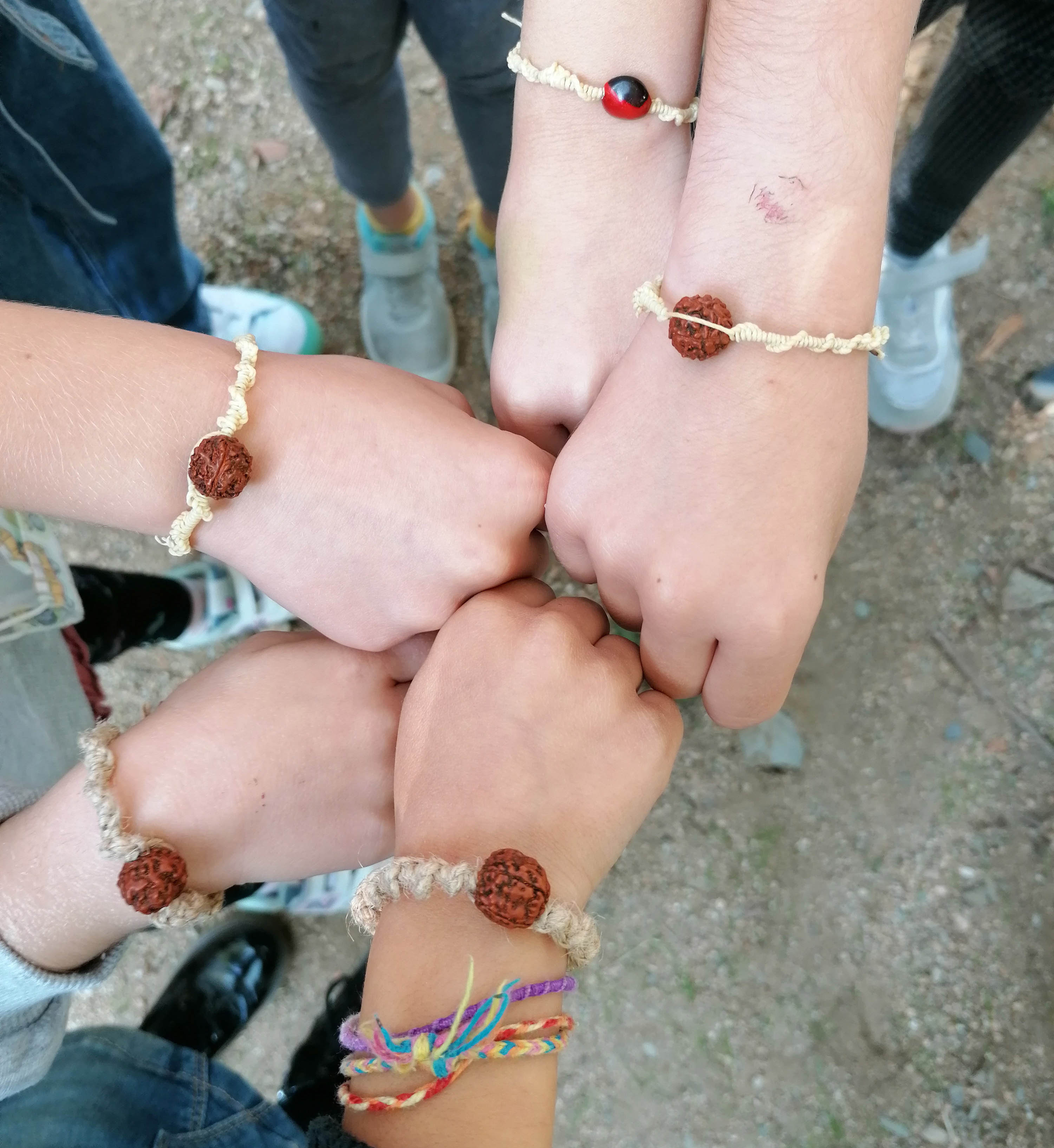 Tacte Joiers-Fem braçalets de macramé