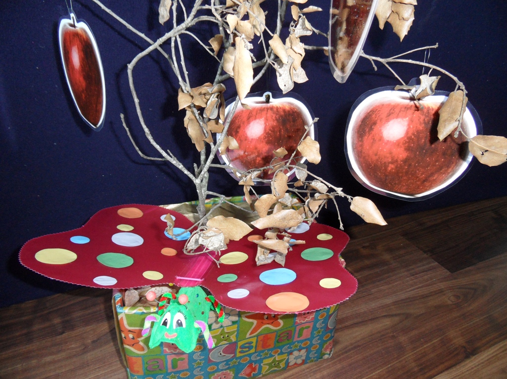 Piruleta Contes / La Quàntica Teatre-Biblionadons: Cinc pometes