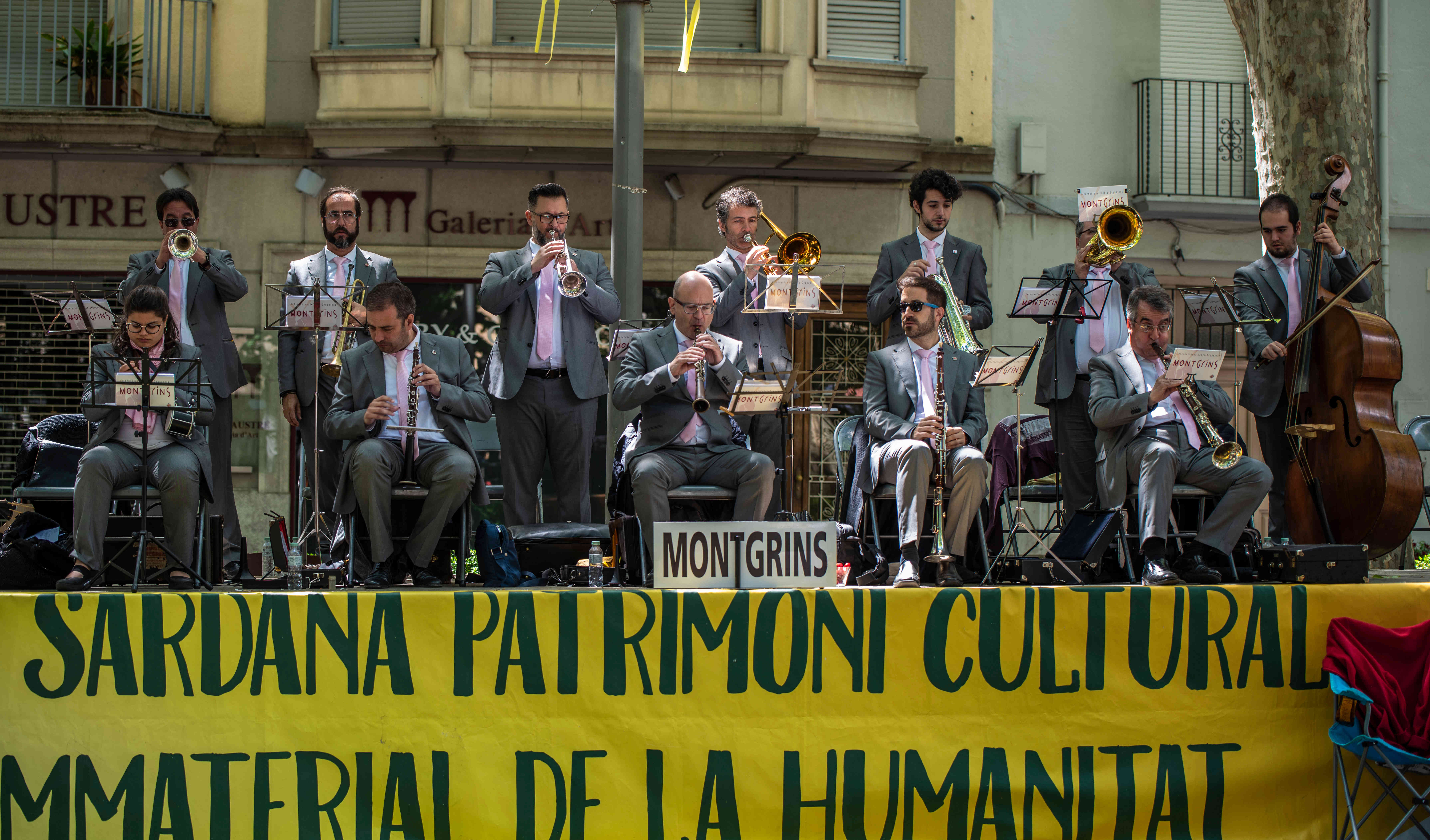 Cobla Orquestra Montgrins-Audició de sardanes (ballada) i altres