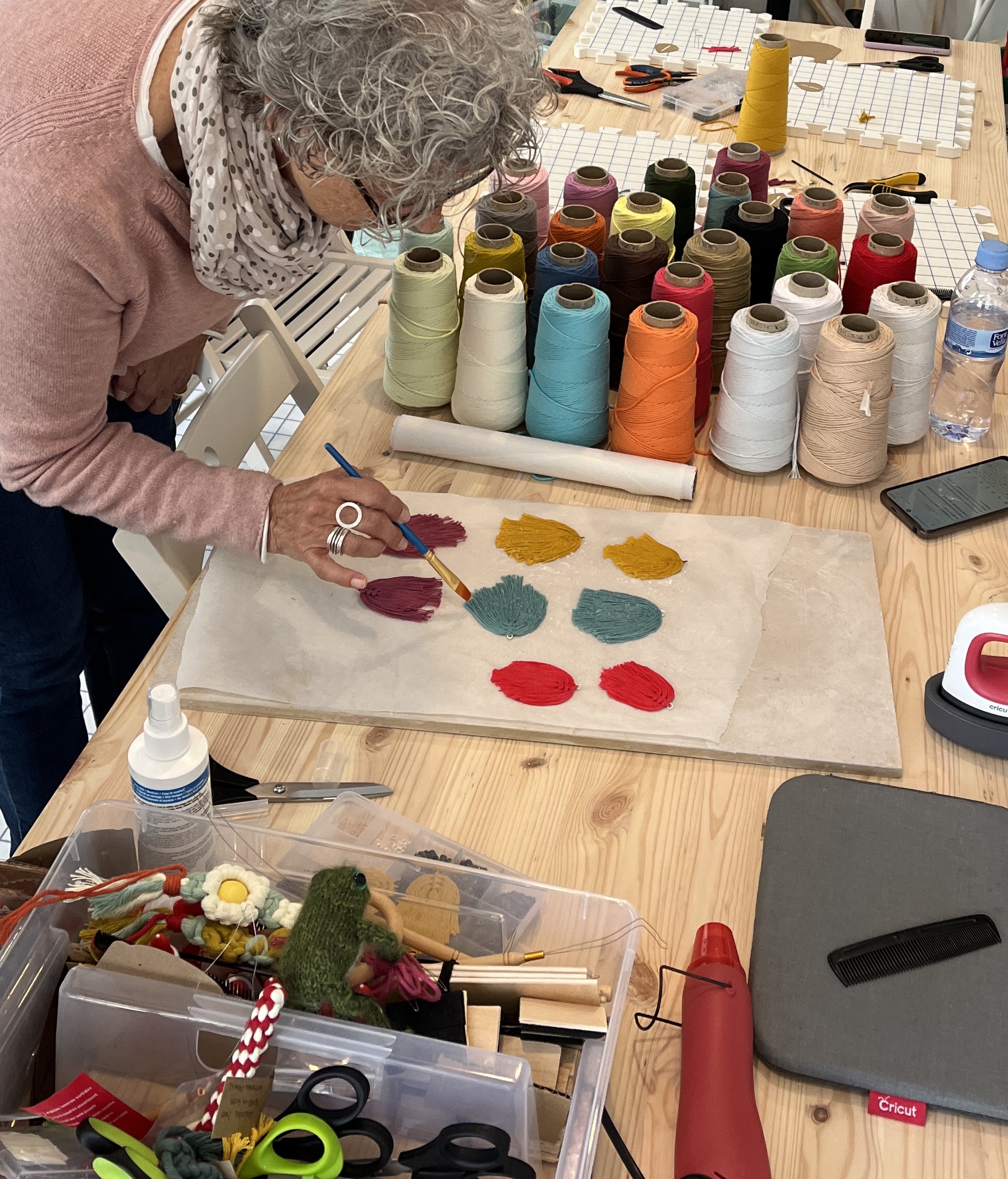 Clara Vallejo Barnosell-Taller d'arracades de macramé