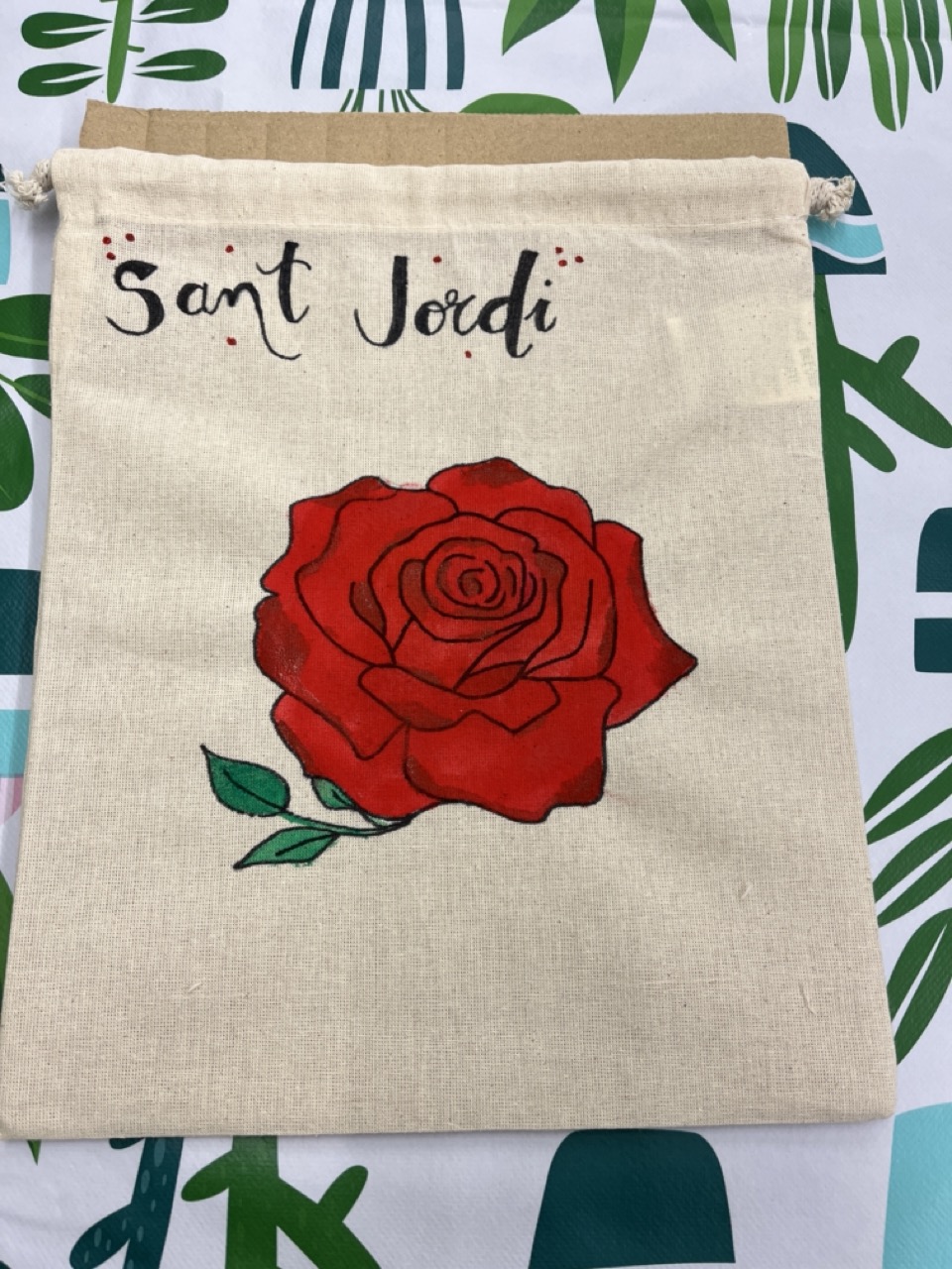 Clara Vallejo Barnosell-Pintura tèxtil: pintem una bosa tote!