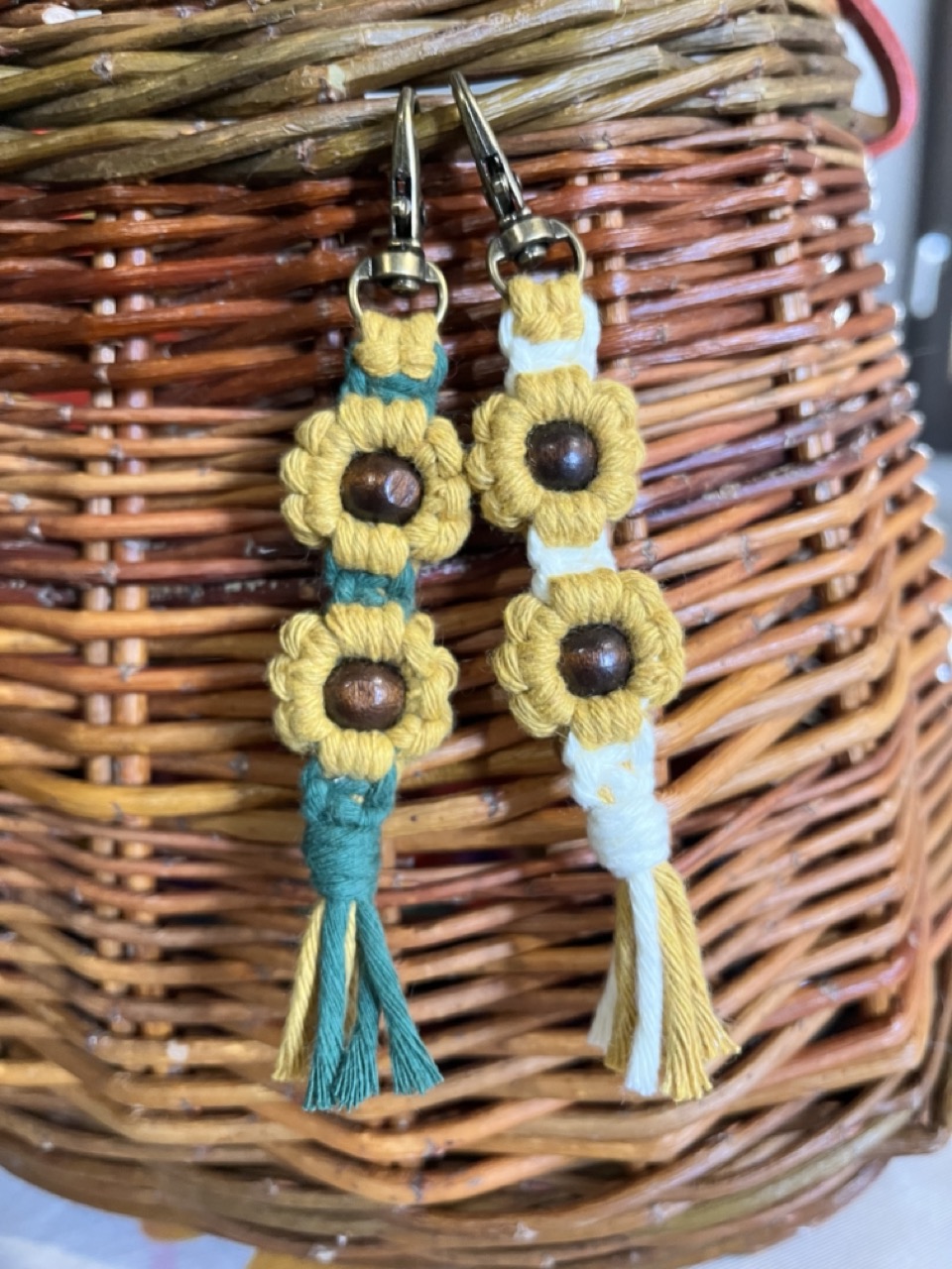 Clara Vallejo Barnosell-Clauers florals: aprèn a fer flors en macarmé!