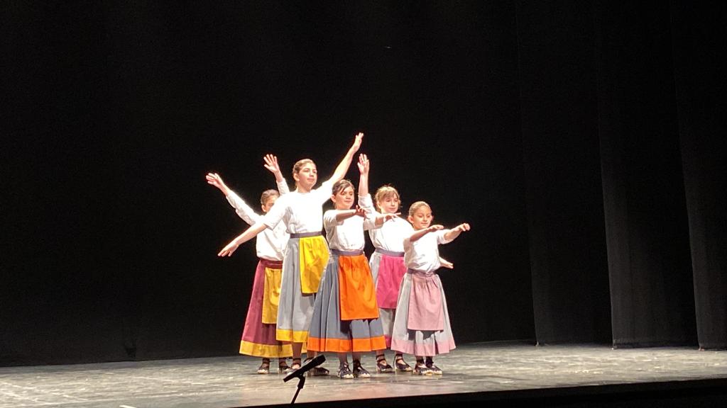 Agrupació Mediterrània Dansa de Figueres-Actuació de dansa tradicional i sardana