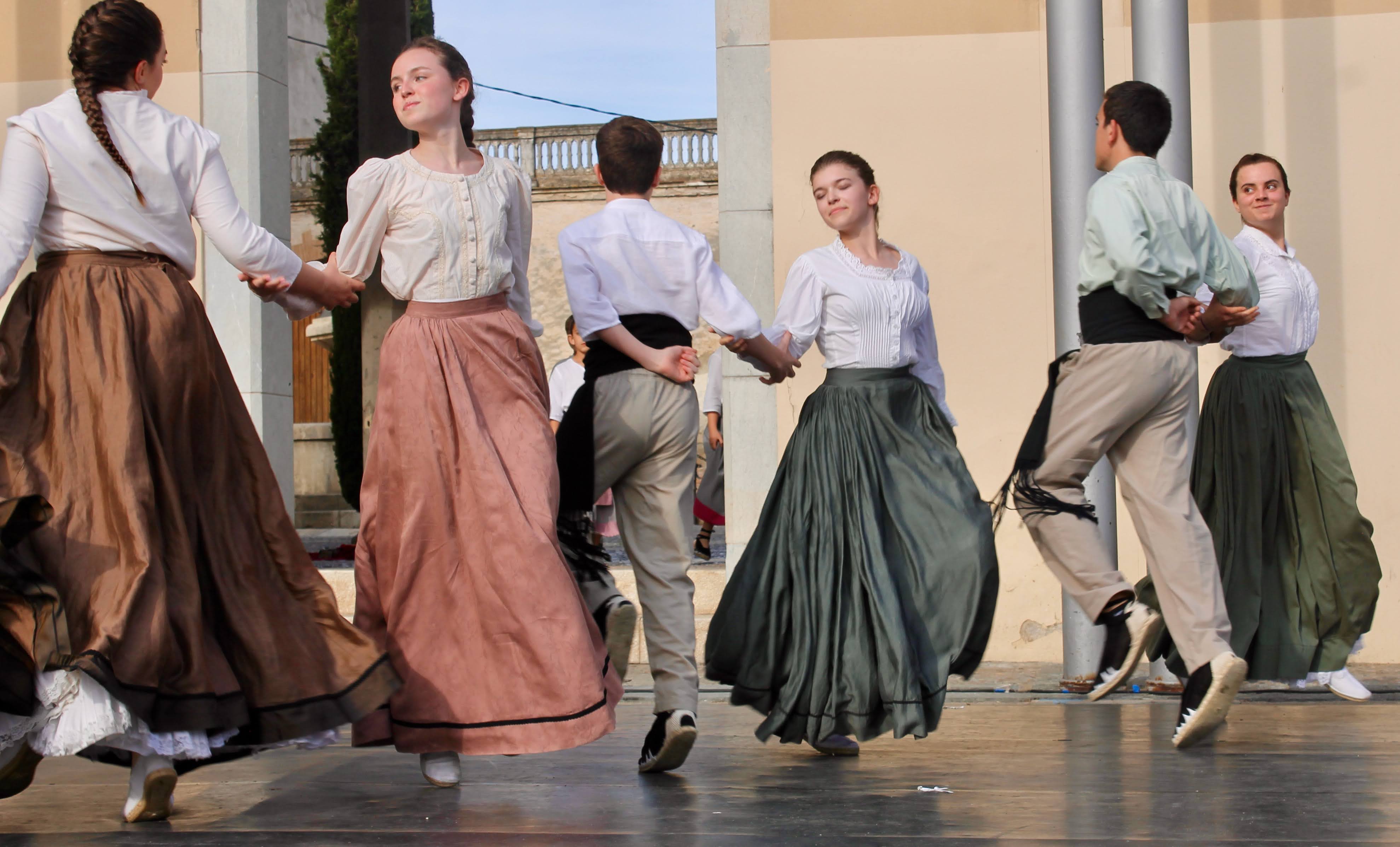 Agrupació Mediterrània Dansa de Figueres-Actuació de dansa tradicional i sardana