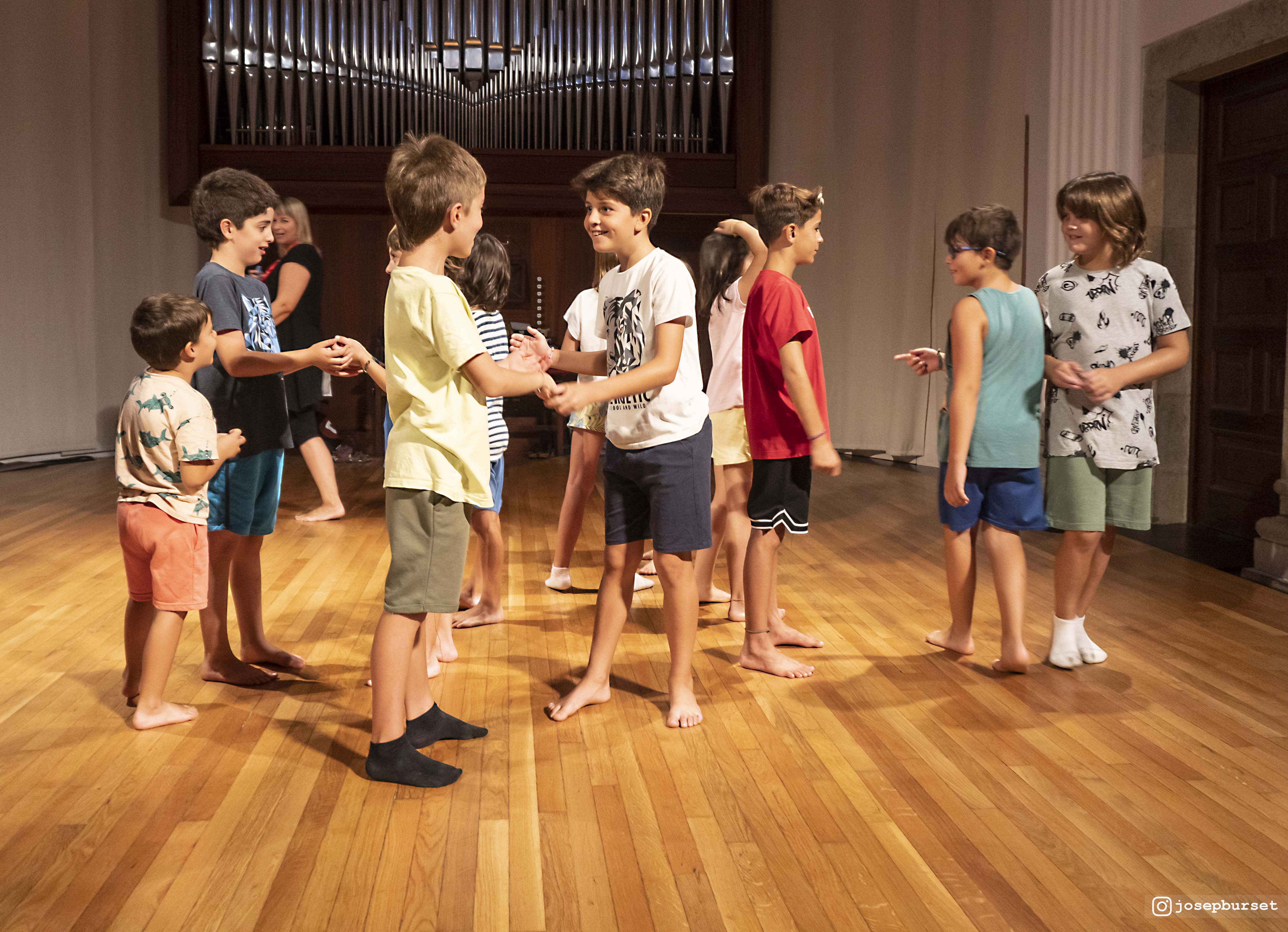 Teatre de Contacte-Tants caps, tants barrets. Tallers de teatre per a infants i adolescents 
