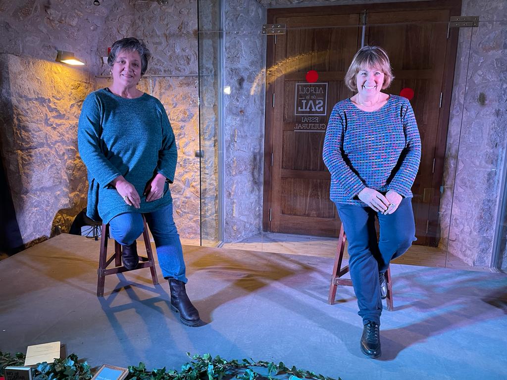 Les dues C. Callol-Cobeña-Enfilall de dones fetes de lletres