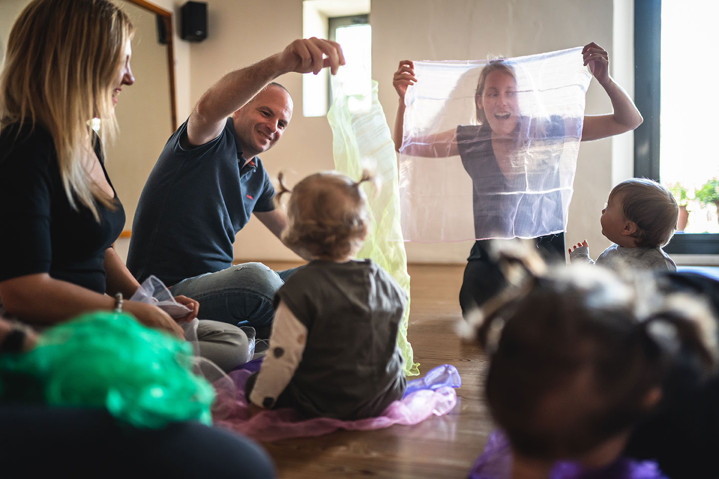 Creixent amb Art -Taller Expressió corporal en família - nadons 