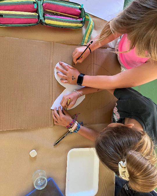 Estrodelira-Modela animals en magic clay, plastilina o paper maixé