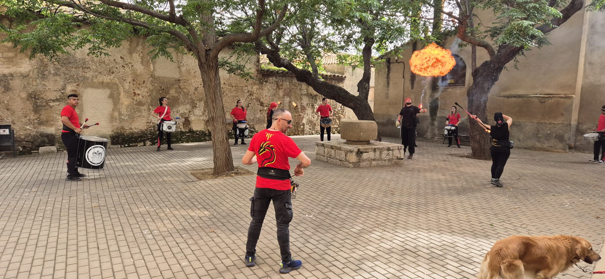 Els Senyors del Foc-Cercavila amb la banda d'Els Senyors del Foc