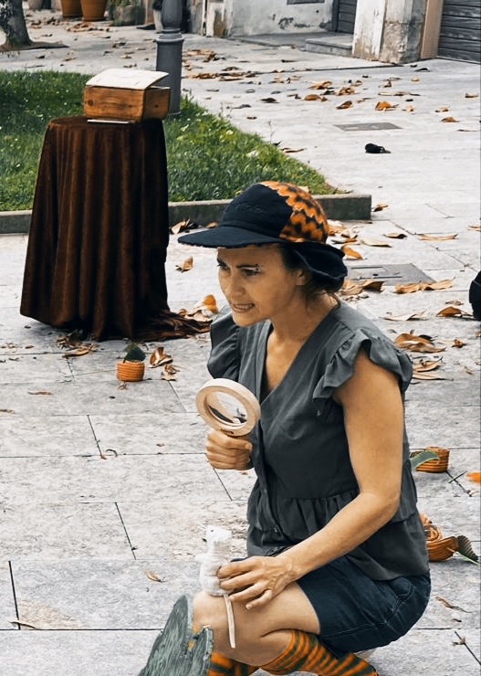 La Formigueta Curiosa-El cas del roba-roses