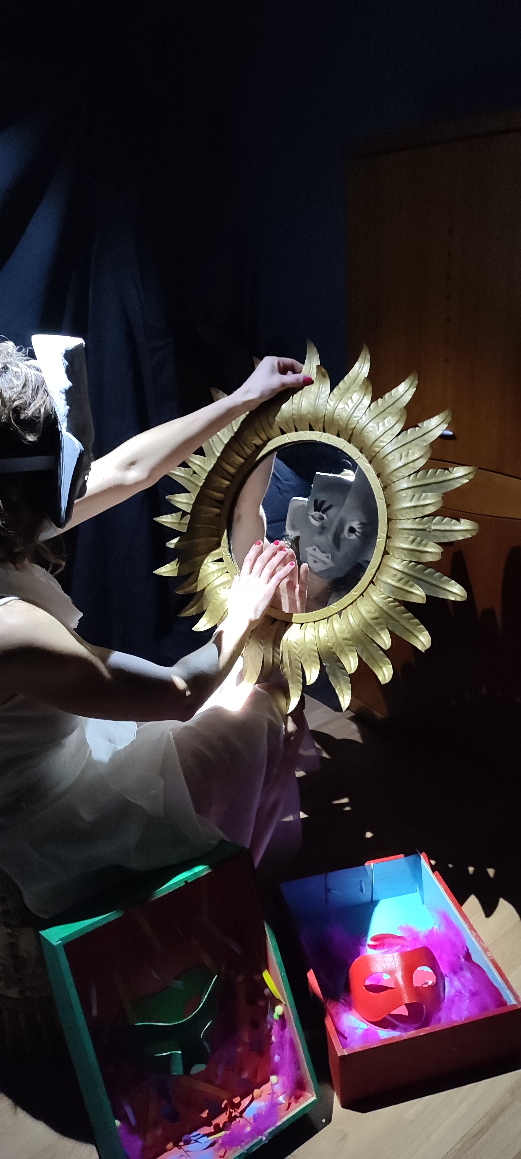 La Formigueta Curiosa-Caminant entre somriures