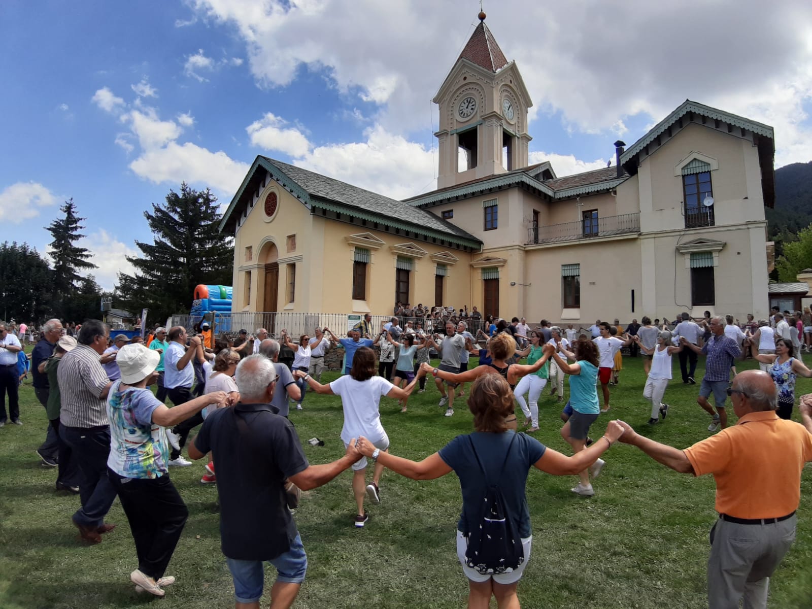 Cobla La Principal de Banyoles-Audicions de sardanes, oficis, cercaviles i balls vuitcentistes
