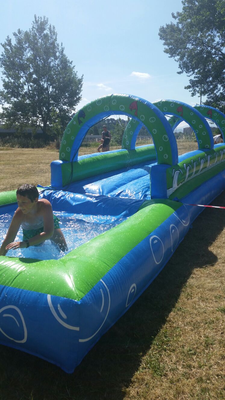 Diverfesta-Inflables: juga, salta i riu