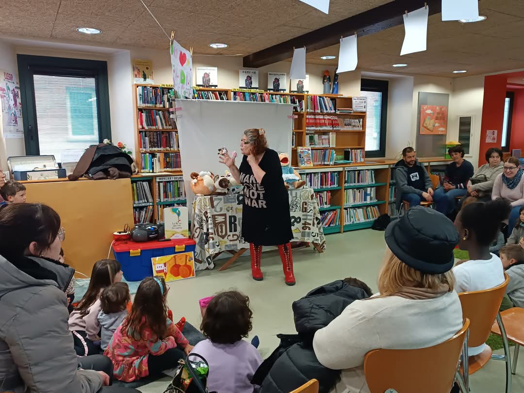 Borinotgroc / M. Dolors Arqué-Contes amb giragonses (contes amb poesia)