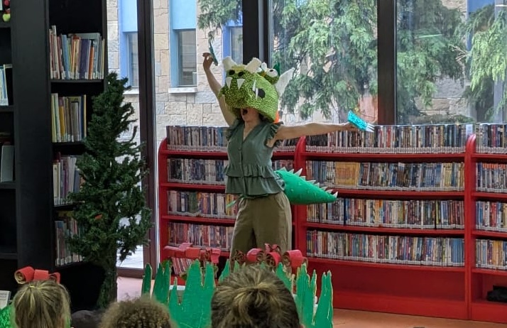 La Formigueta Curiosa-El cas del roba-roses