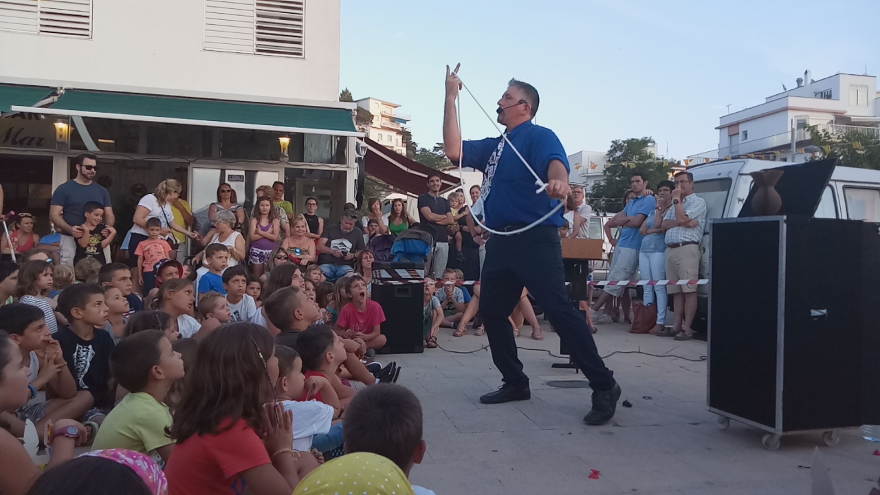 Companyia Jmagic-Espectacle de màgia Patampatatim