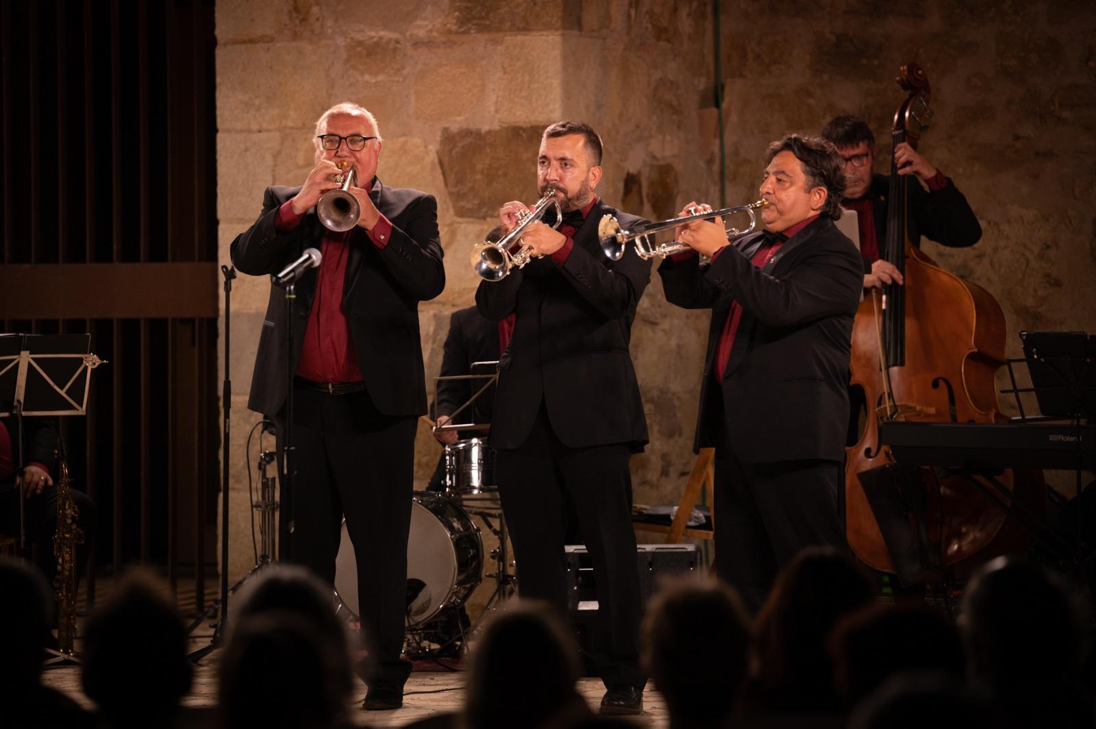 Cobla Selvatana-Sardanes al teatre