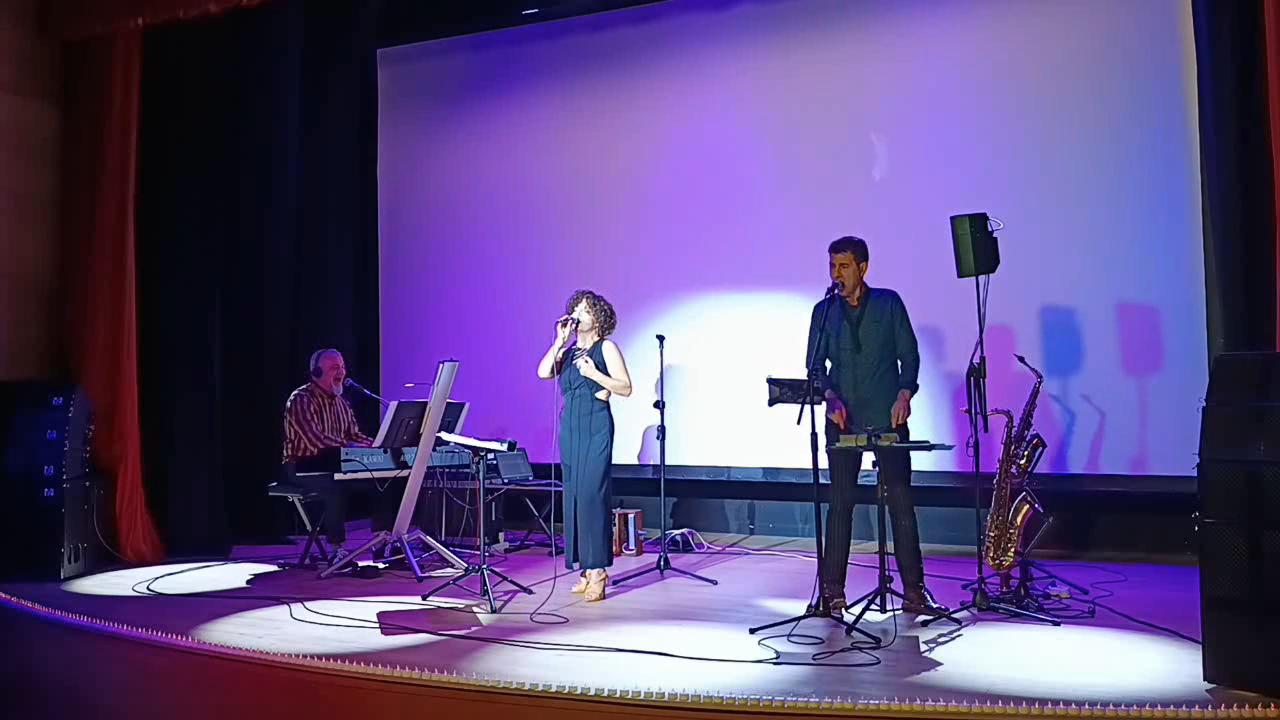 Againsam-Amb veu de dona