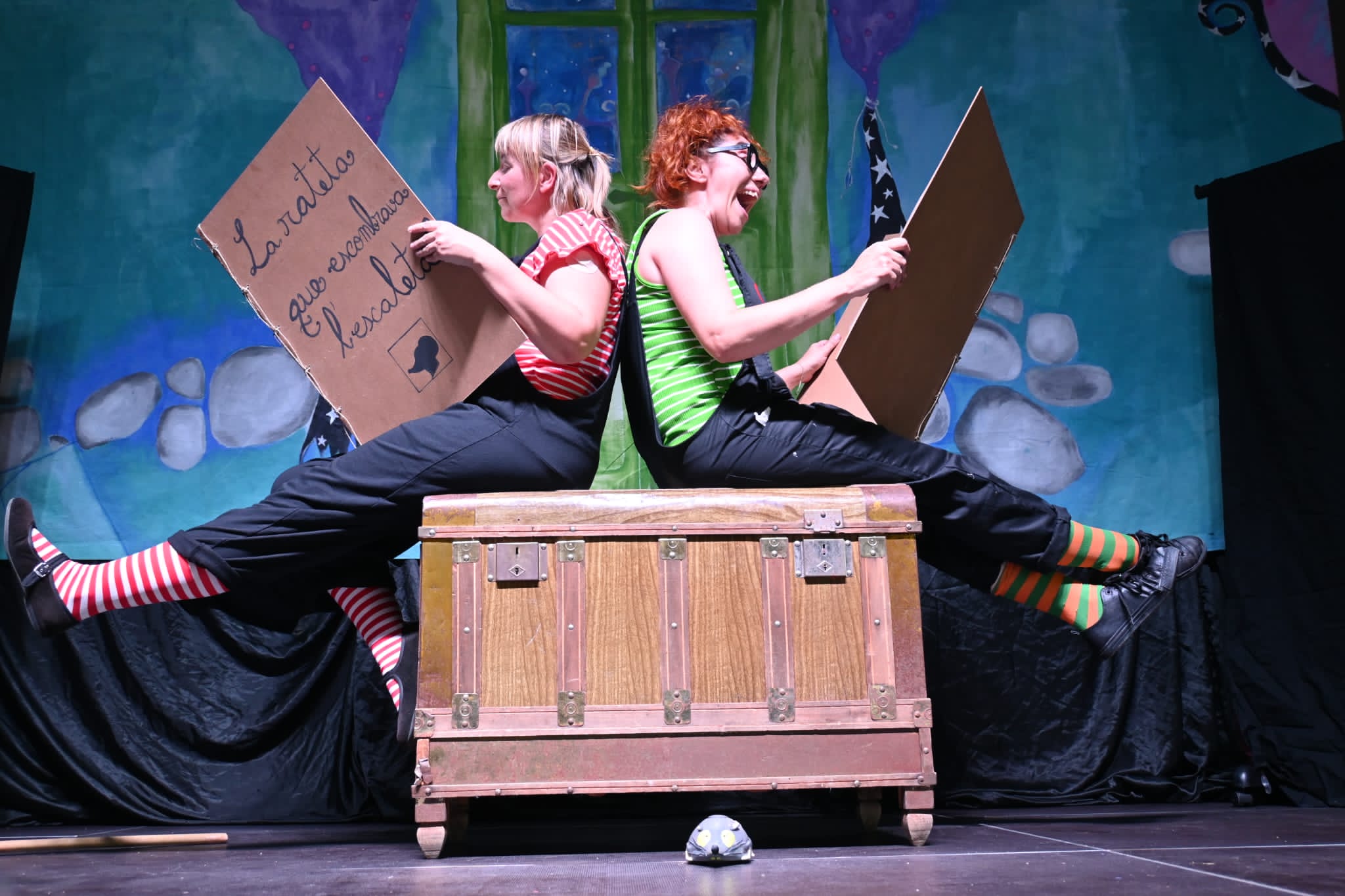 Teatre de Contacte-La Cric, la Crac i l'enrenou dels contes