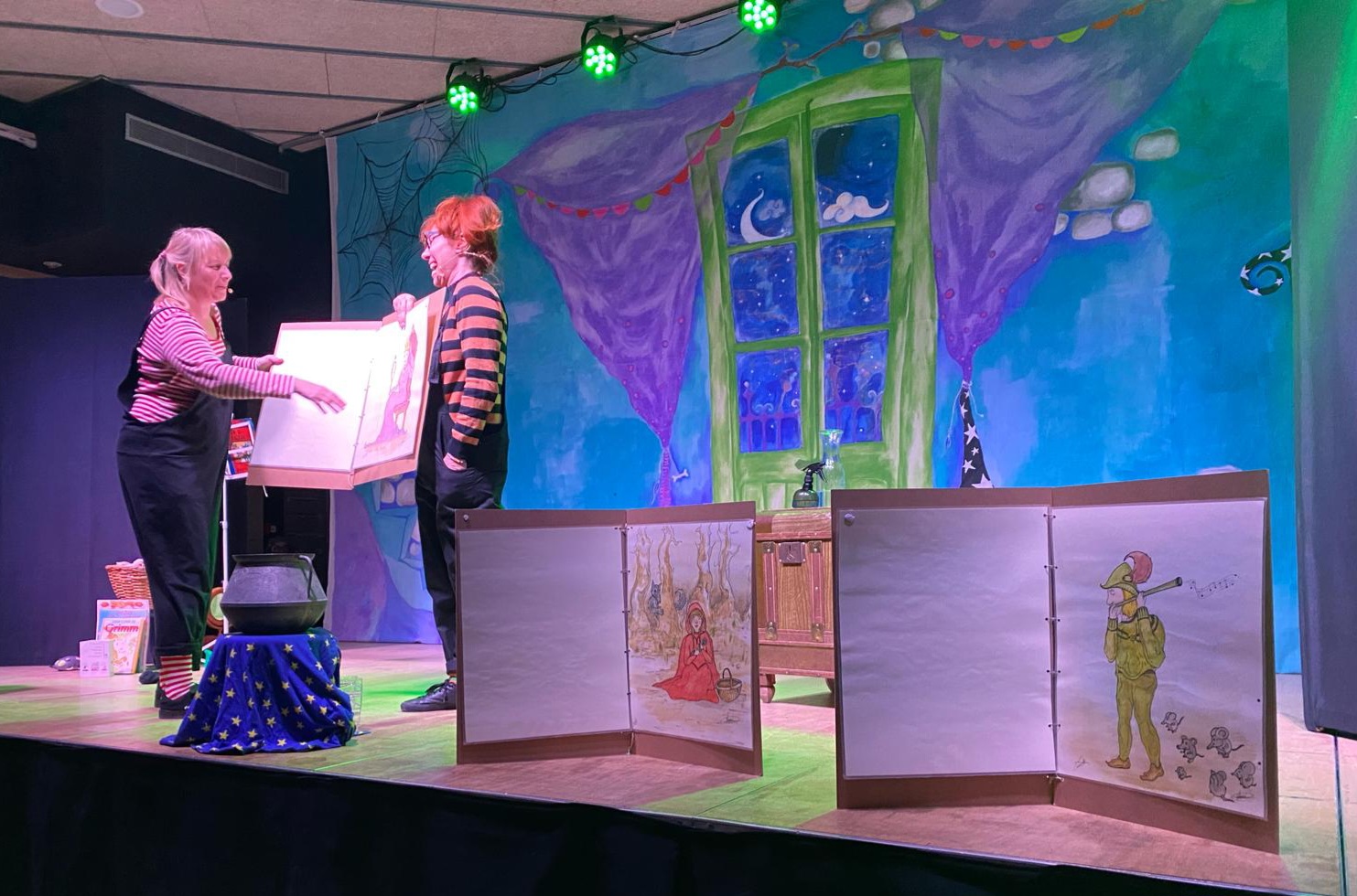 Teatre de Contacte-La Cric, la Crac i l'enrenou dels contes