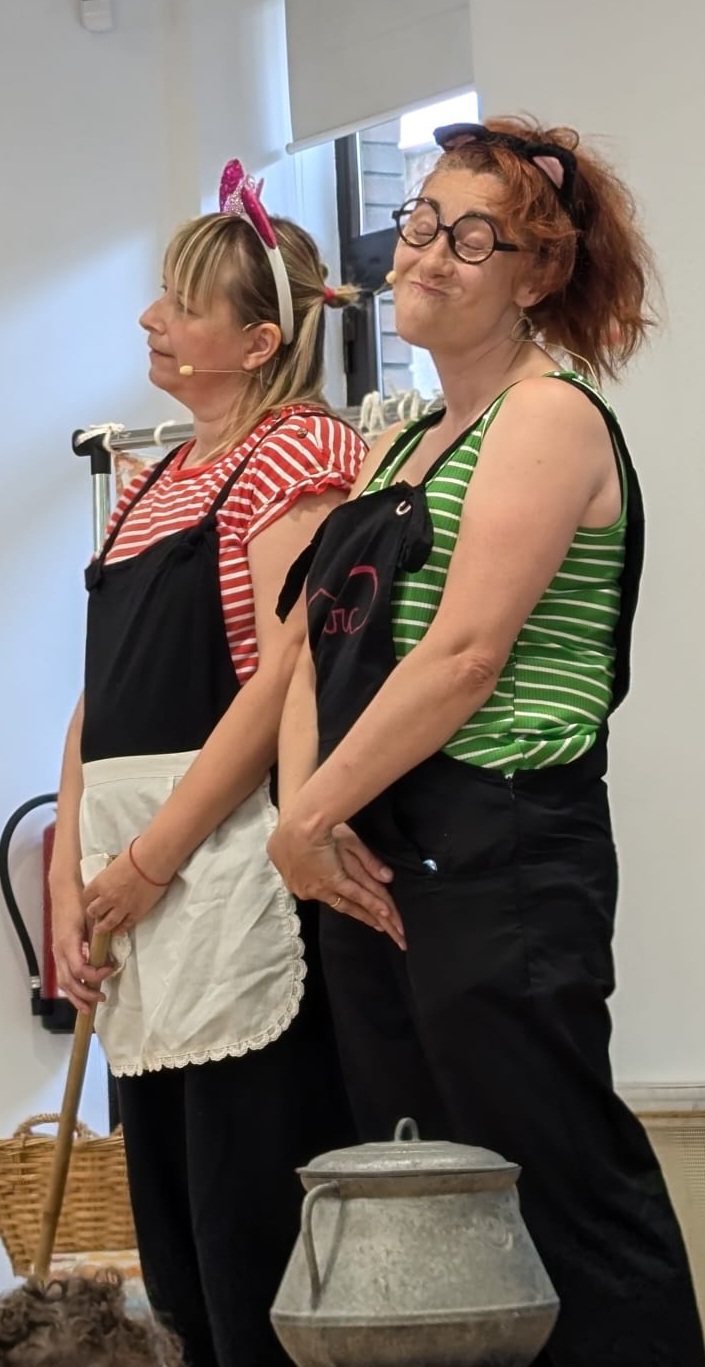 Teatre de Contacte-La Cric, la Crac i l'enrenou dels contes