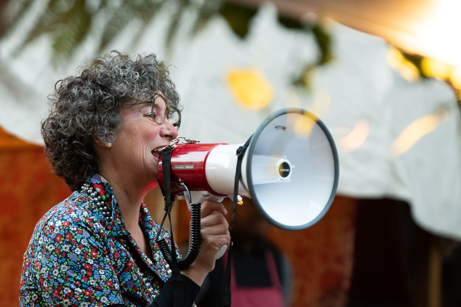 = La Senyoreta = -L'anunciadora!