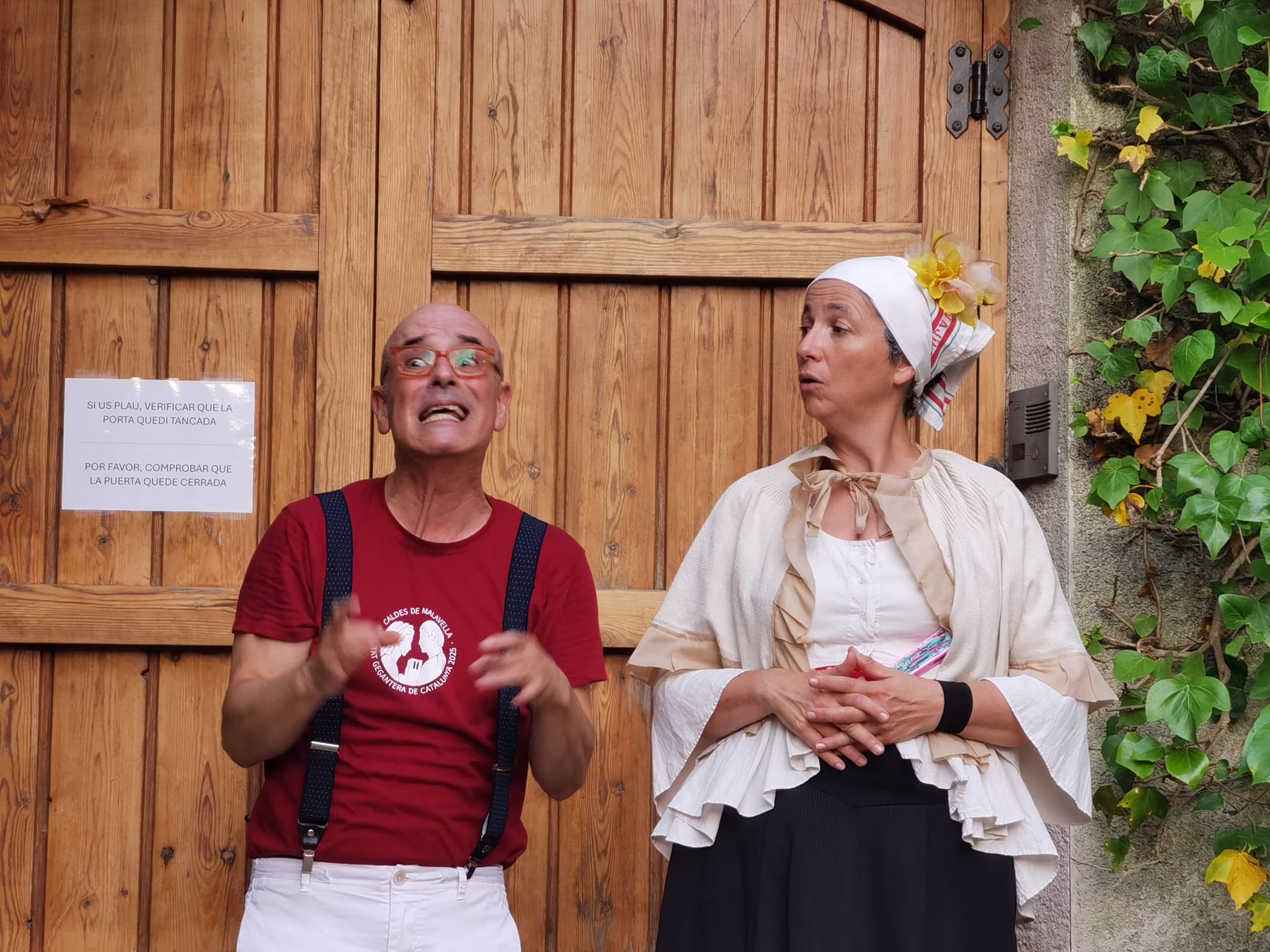 = La Senyoreta = -Els guies ufissials