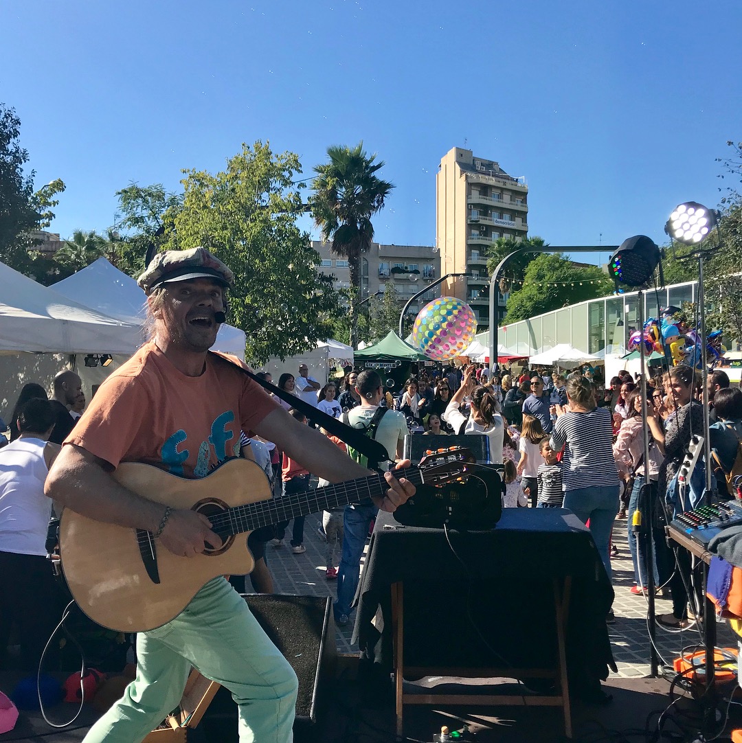 Fefe i Companyia-Festa a la plaça
