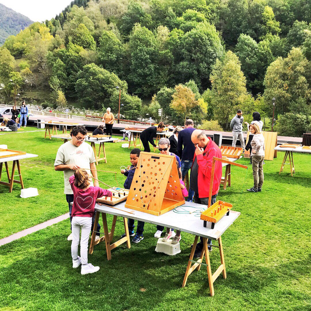 Fefe i Companyia-Farcell de jocs tradicionals