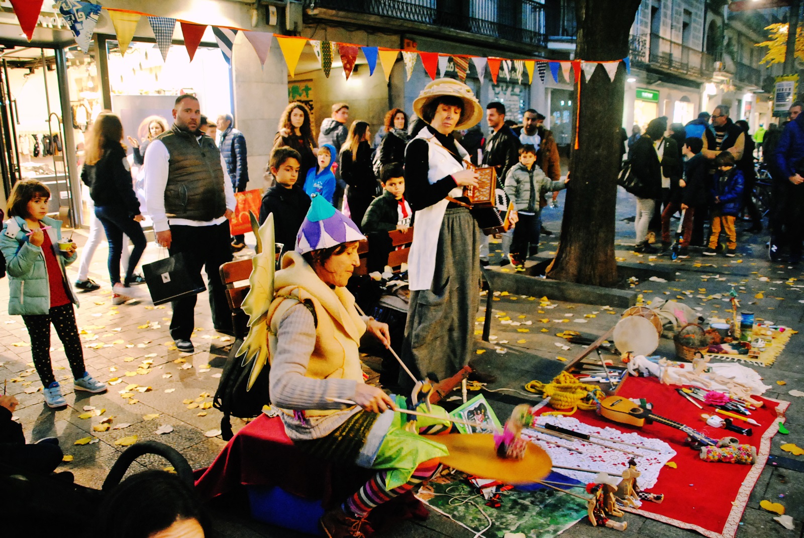 Lalala Troupe-El món de les fades vist pel forat