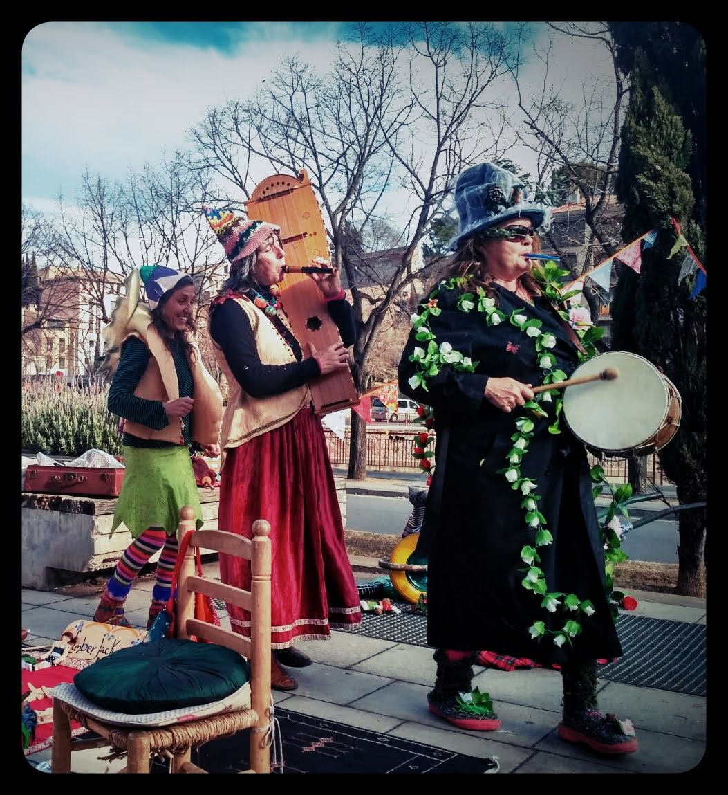 Lalala Troupe-El món de les fades vist pel forat