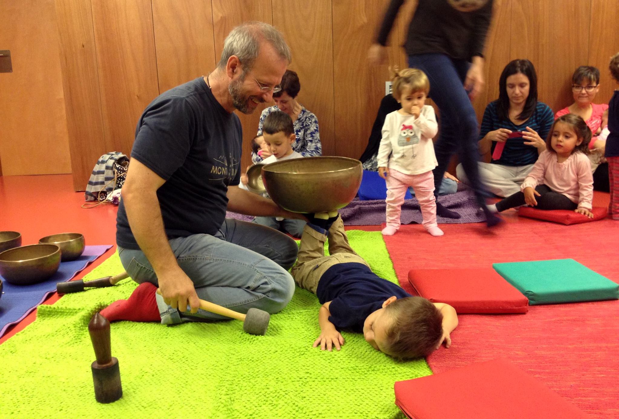 Alquímia Musical-Sons per a nadons (taller sensorial de massatge sonor) 