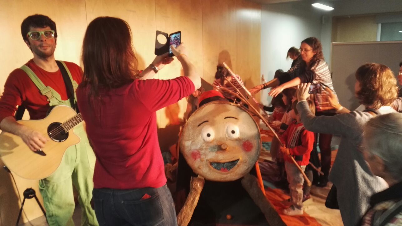 La Minúscula-Caga, tió, contes i animació