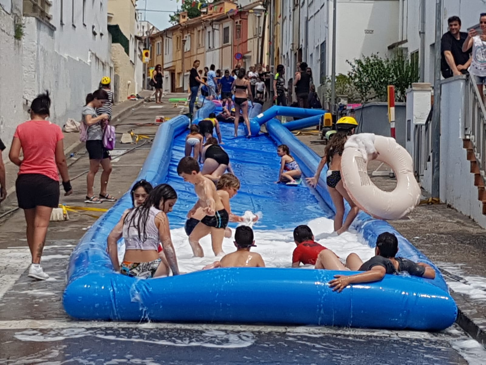 Associació Juvenil Salsa Jove-Rampa d'aigua i sabó 