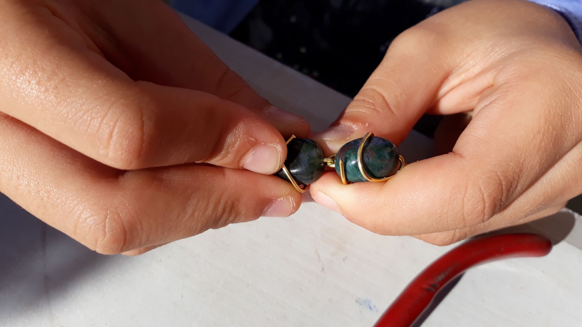 Tacte Joiers-Fem joies d’alumini de colors