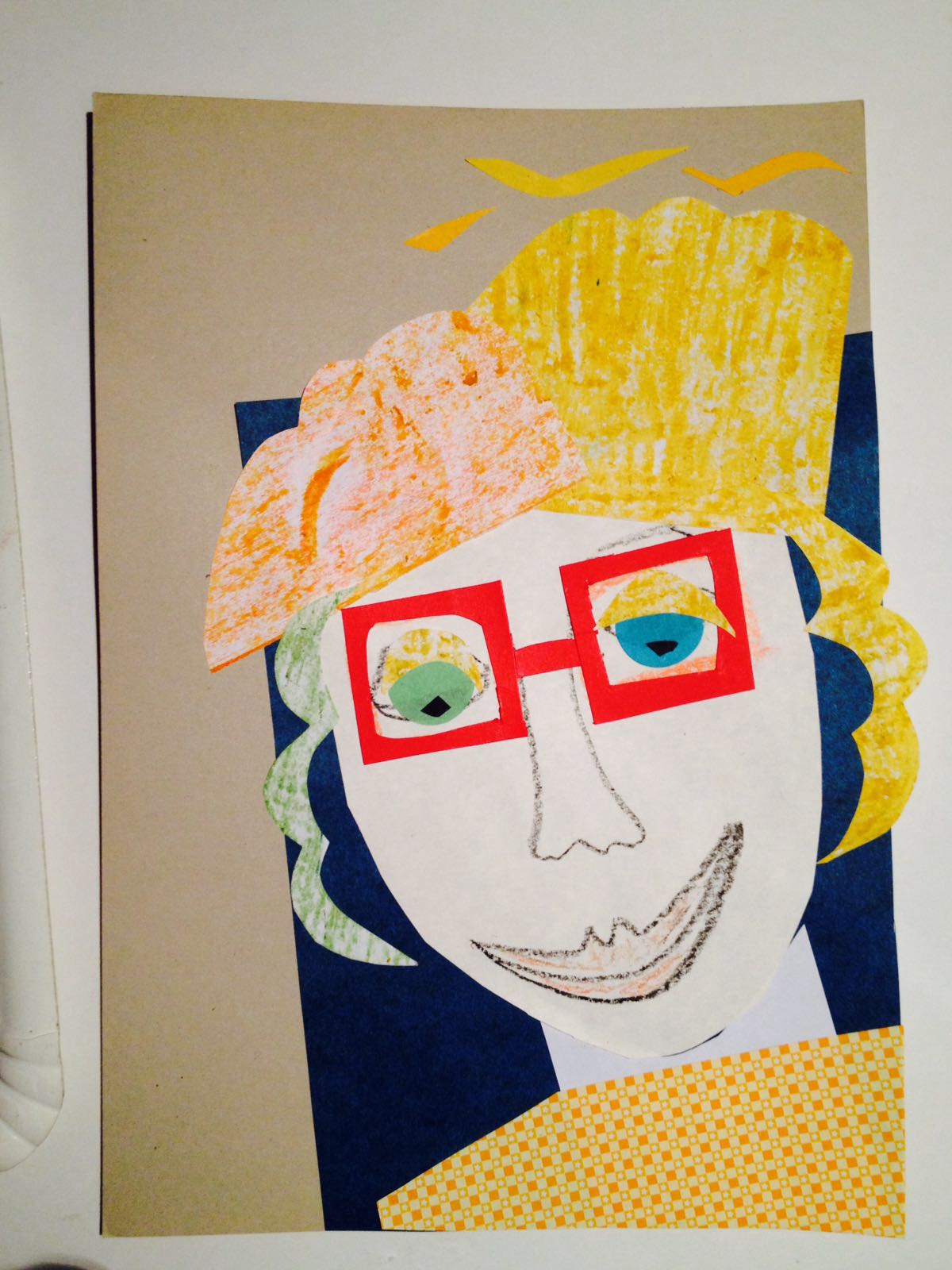 La Sal d'Olot-Taller de retrats amb collage (per Sant Jordi o altres contes)