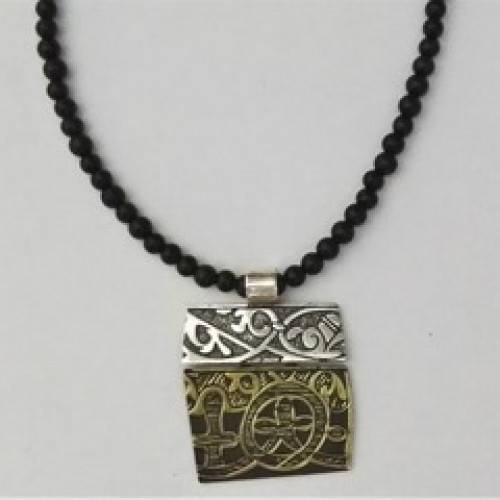 Collar de Plata Colgante Cuadrado y Bolas de Ébano