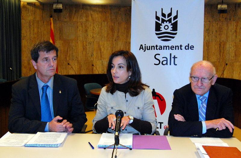 Foto 1 : El diputat de Participació Ciutadana i Habitatge, Estanislau Puig; l'alcaldessa de Salt, Iolanda Pineda, i el president 
