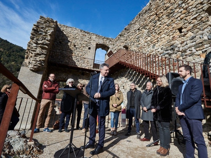 Foto 2 : Inauguraci&oacute; de les obres de restauraci&oacute; del castell de Sant Pere, de Ribes de Freser
