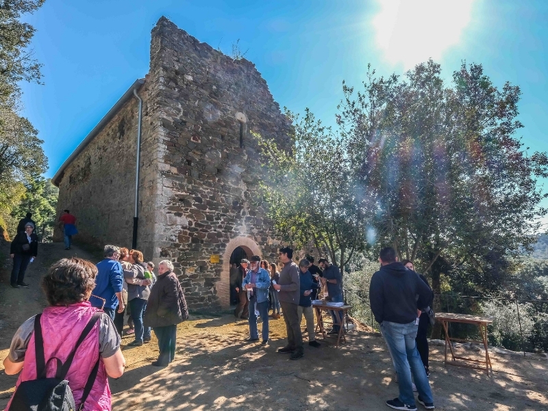 Foto 8: Inaugurada la restauració de l'església vella de Sant Mateu de Vall-llobrega