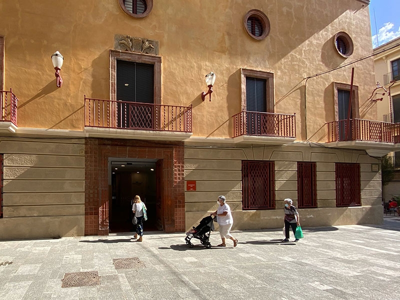 Foto 1: La Diputació de Girona obre un nou punt del servei d'intermediació en l'àmbit de l'habitatge a la Bisbal
