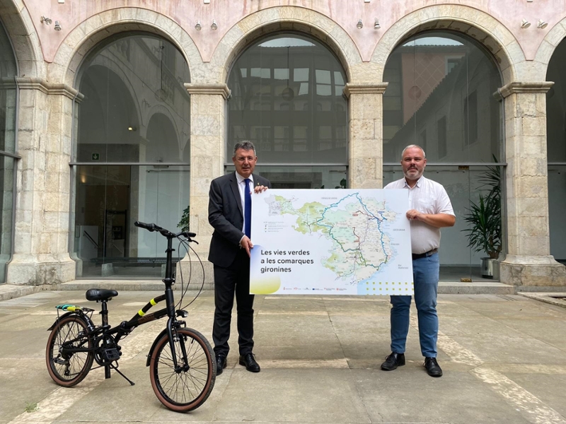 Foto 1 : Quatre noves rutes pedalables s'han integrat aquest estiu a la xarxa de les vies verdes de Girona
