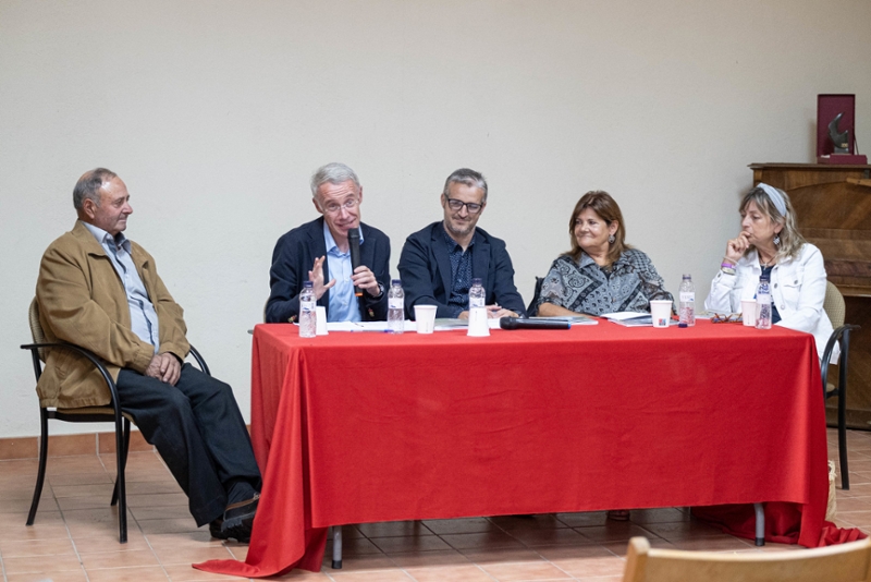 Foto 2: Esteve Avellanet, Albert Piñeira, Eduard Isern, Núria Boltà i Rosa Maria Gil, durant la presentació del llibre. Foto: Mi