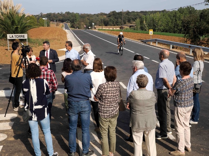 Foto 2: Inaugurades les obres d'ampliació i millora d'un tram d'1,7 quilòmetres de la carretera entre Camós i la cruïlla de C