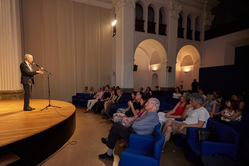 Foto 4: El Conservatori de Girona rep noves beques de l'AIE per a l'alumnat de música tradicional
