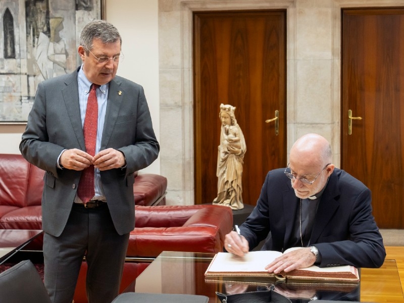 Foto 3: Primera visita institucional a la Diputació del nou bisbe de Girona, fra Octavi Vilà
