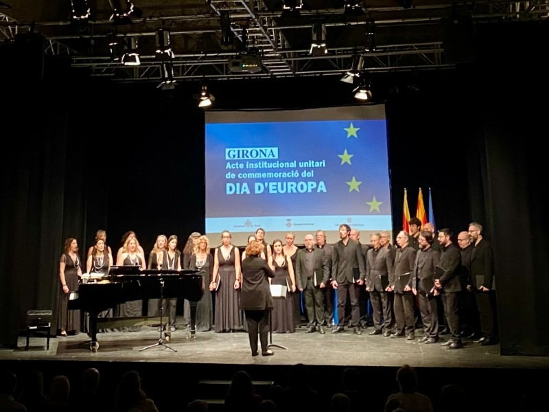 Foto 3: La Diputació, l'Ajuntament de Girona i la Generalitat a Girona commemoren conjuntament el Dia d'Europa
