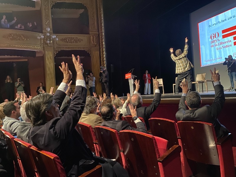 Foto 3: Les Voltes celebra seixanta anys de promoció de la llengua i la cultura catalanes en un acte al Teatre Municipal de G